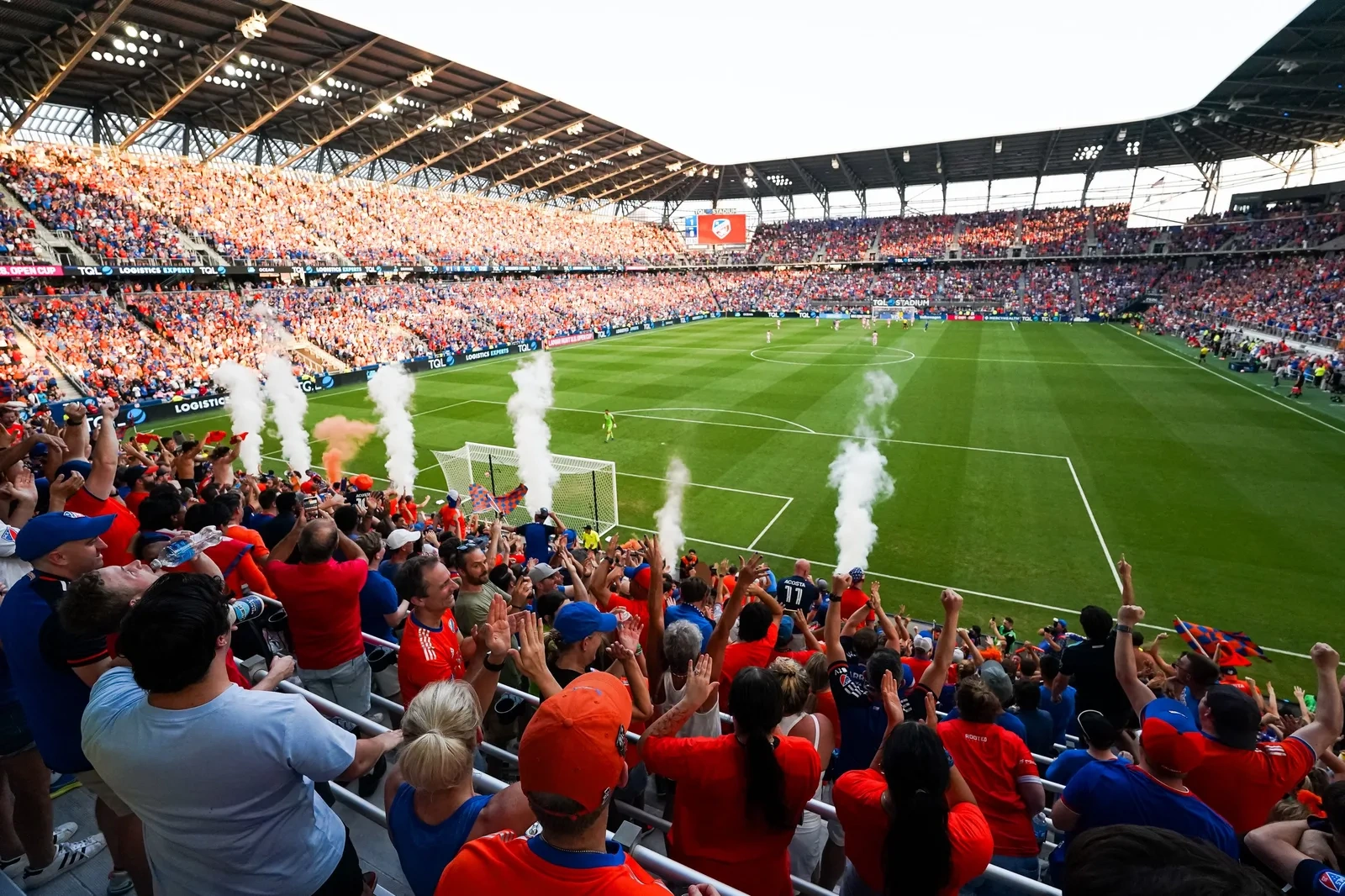 熊猫体育覆盖的国际足球比赛现场画面